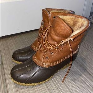 Women's bean boots, 8 inch tumbled leather shearling-lined. Size 8. Euc